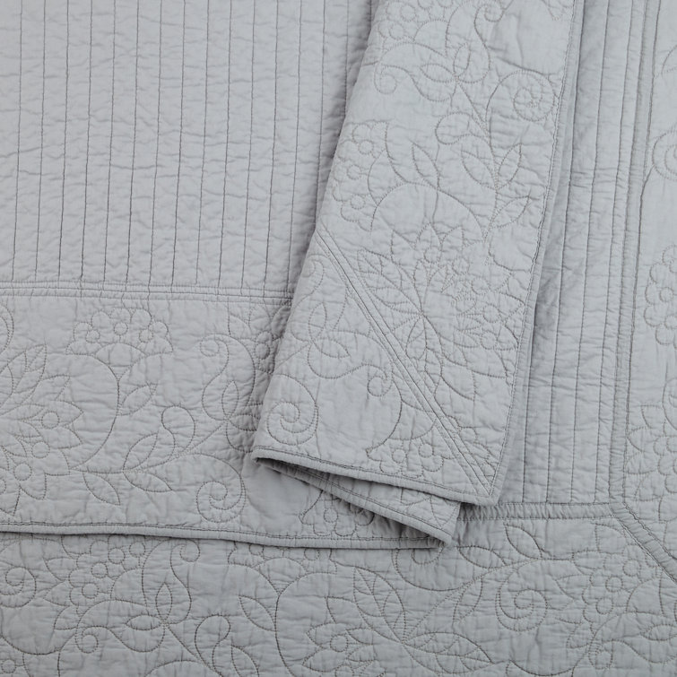 Vera Bradley 100 Cotton Farmhouse / Country Coverlet / Bedspread